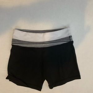 Lululemon women wunder under shorts size 4